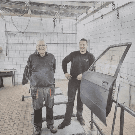 De moderne dorpsgarage van Autobedrijf Hoekstra in Hilaard