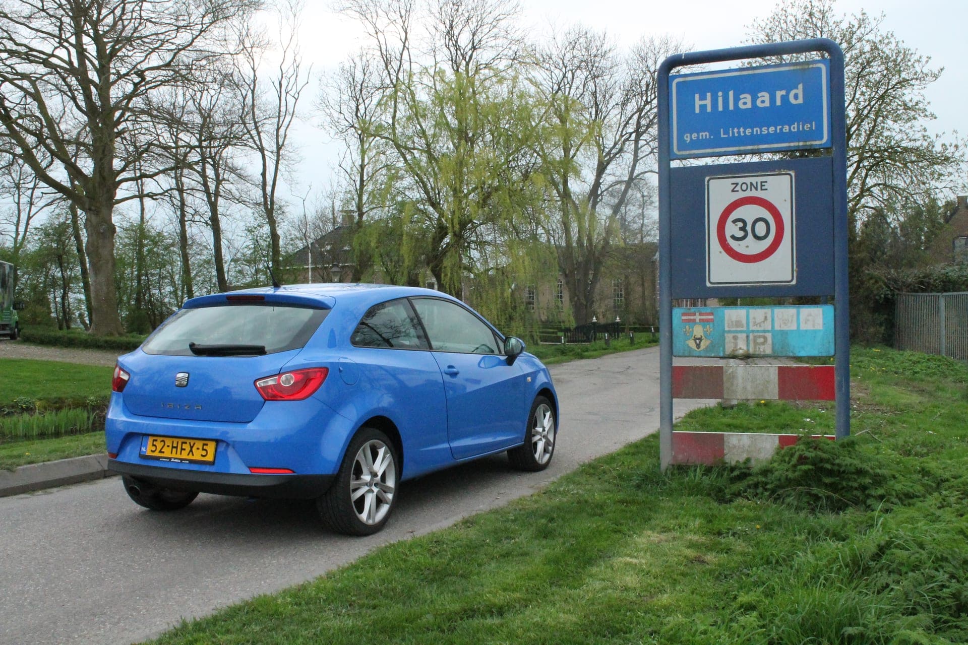 Werkplaats van Autobedrijf Hoekstra in Hilaard