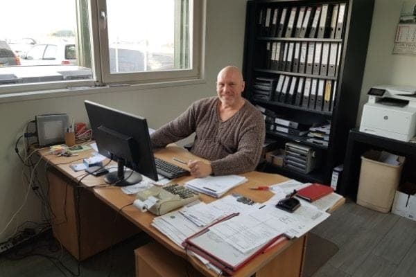 Team Autobedrijf Hoekstra aan het werk in de werkplaats